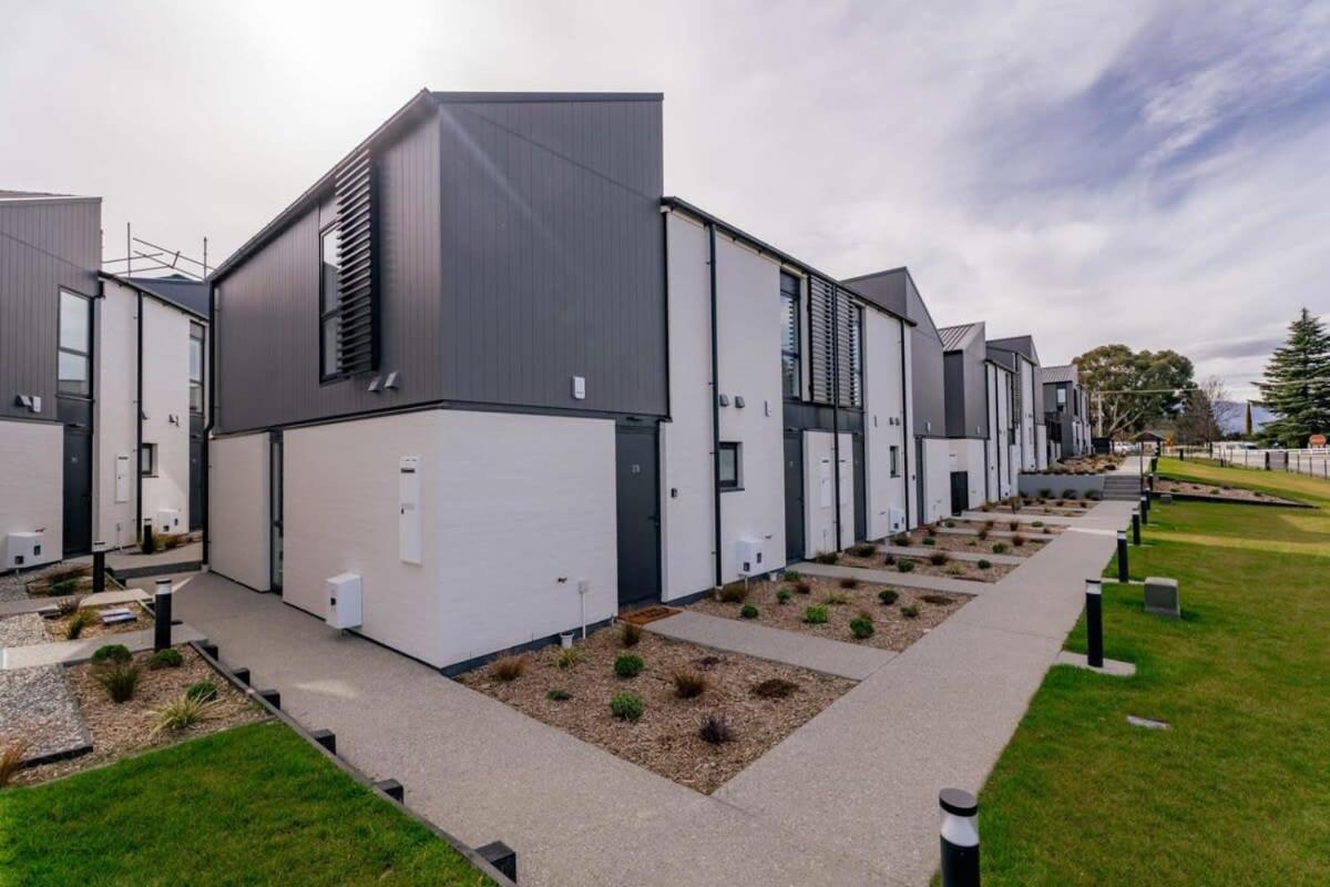 Alps And Lake Retreat Wanaka Albert Town Buitenkant foto